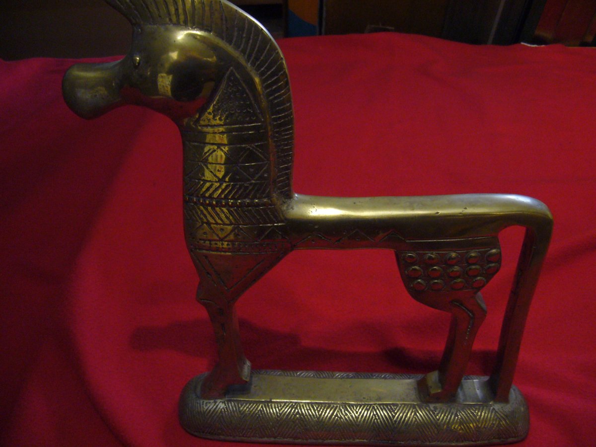 Stylized Horses In Chiseled Bronze-photo-2
