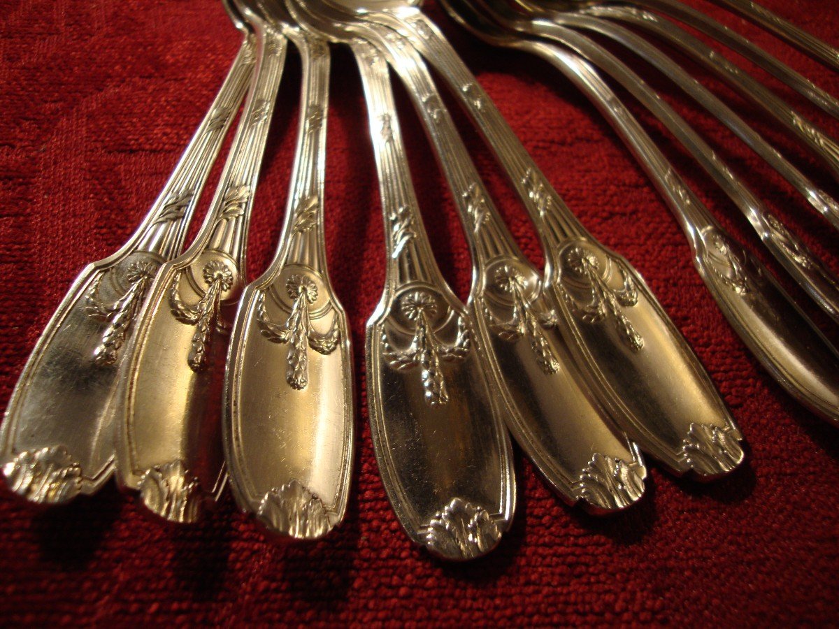 Lot de 12 petites cuillères en métal argenté. Avec poinçon