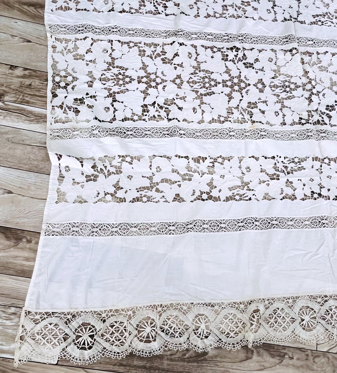 Rideau ancien en dentelle et motifs floraux ajourés fin du XIX eme-photo-3