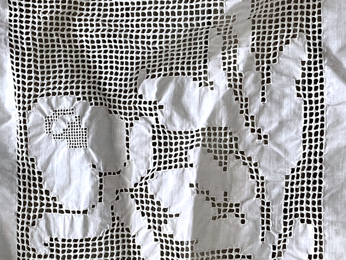 Rideau ancien en dentelle et motifs floraux ajourés fin du XIX eme-photo-4