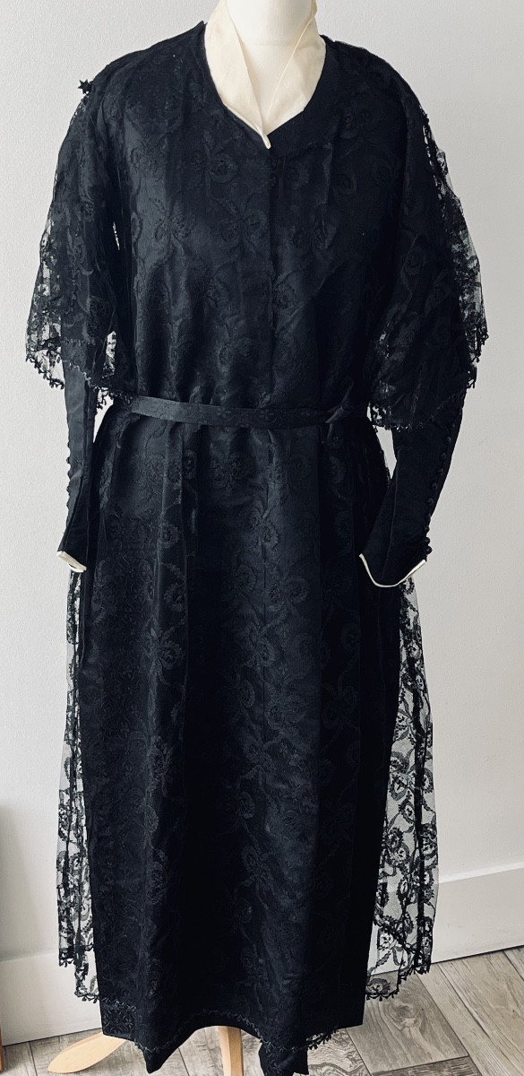 Antique Dress In Fabric Covered With A Lace And Jet Tunic Circa 1910