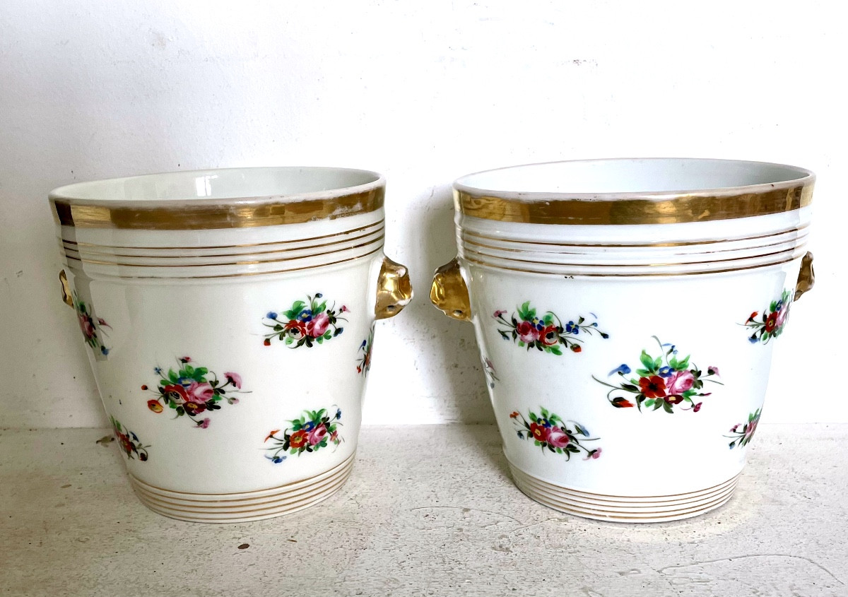 Paire de cache pots en porcelaine de Paris XIX eme
