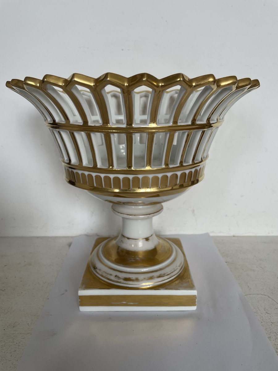 Coupe à fruit en porcelaine signée Schoelcher