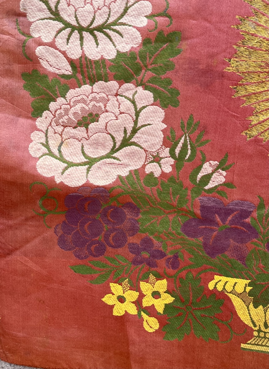 Tissu liturgique en soie tisse à motifs de fleurs et fils d or XIX eme-photo-2