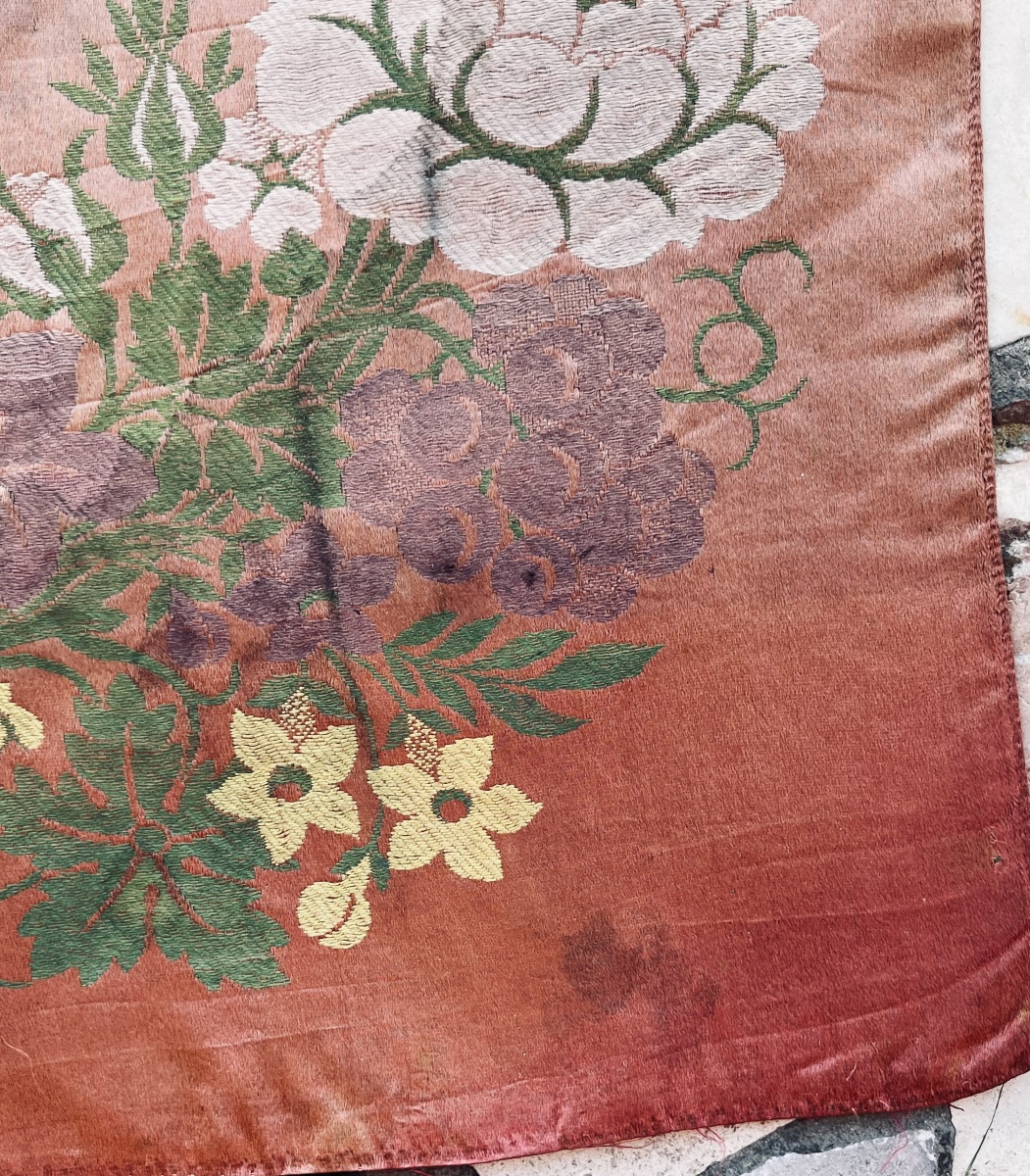 Tissu liturgique en soie tisse à motifs de fleurs et fils d or XIX eme-photo-4