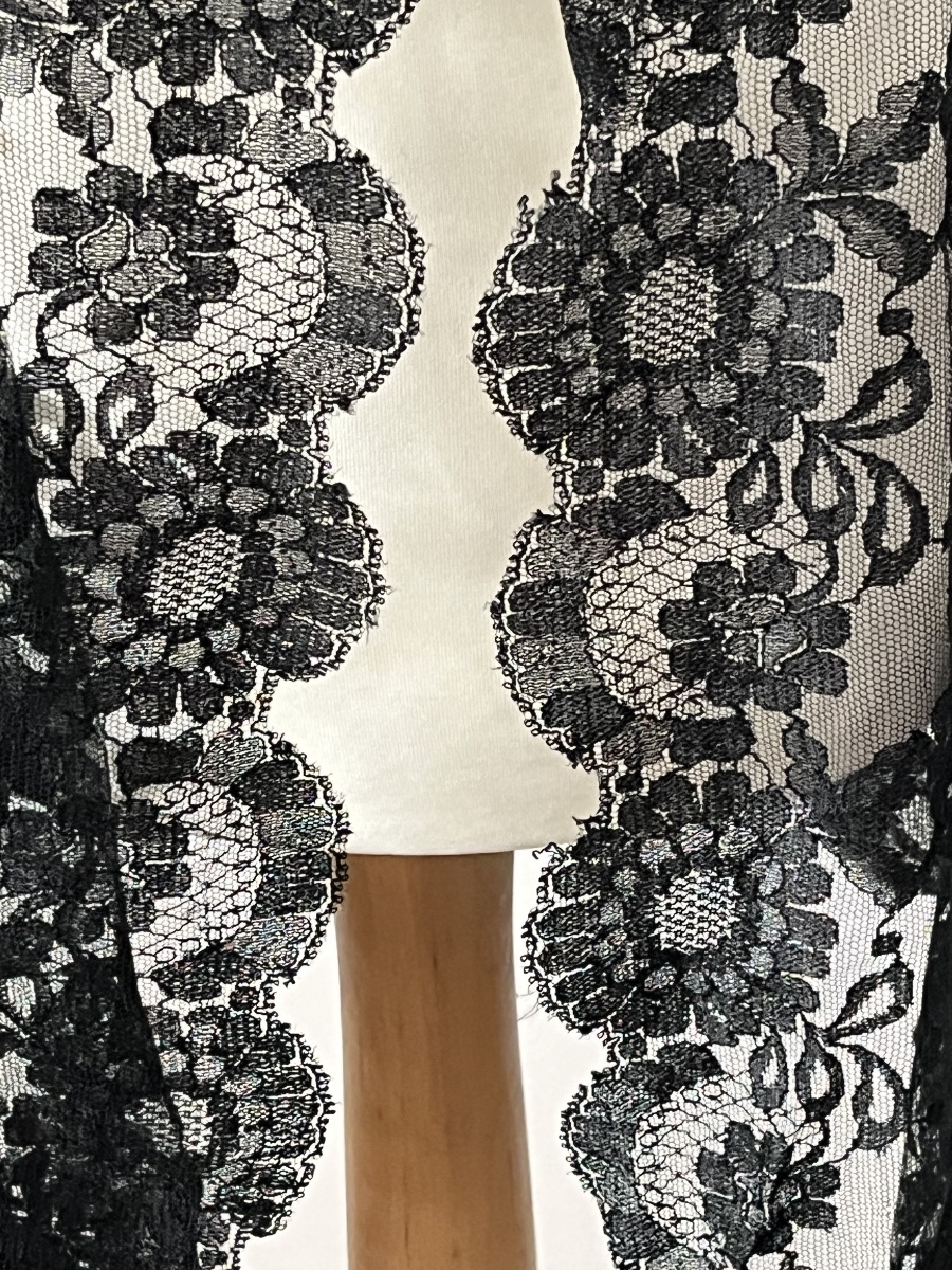 Antique Black Chantilly Lace Shawl From The 19th Century-photo-2