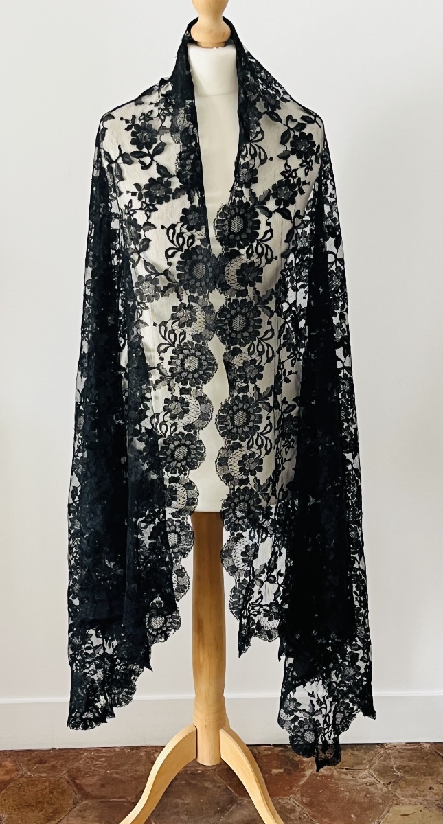 Antique Black Chantilly Lace Shawl From The 19th Century