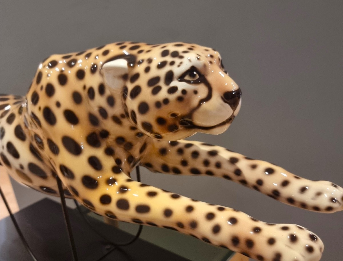 Cheetah In Hand-painted Ceramic With High-class Base-photo-5