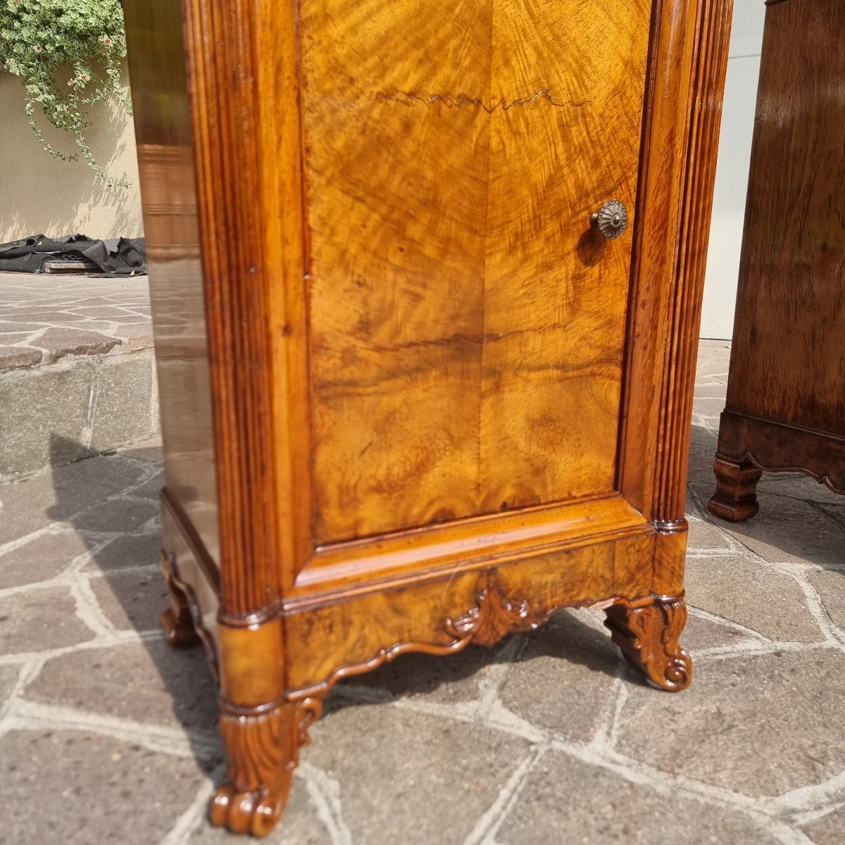 Paire de chevets en noyer flammé Charles X 1820-photo-2
