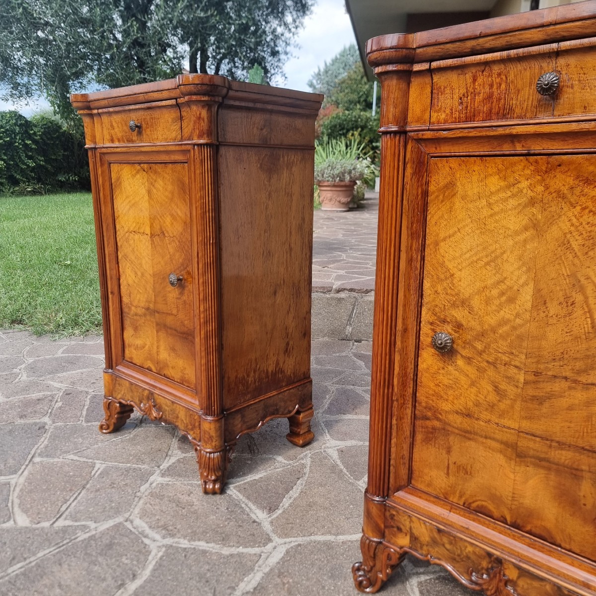 Paire de chevets en noyer flammé Charles X 1820-photo-7