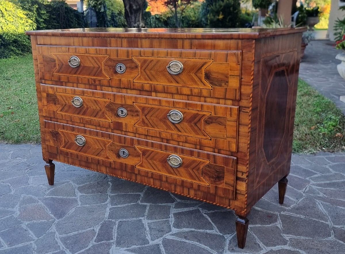Modenese 18th-century Chest Of Drawers – Louis XVI Style In Walnut With Various Woods And Inlay-photo-2