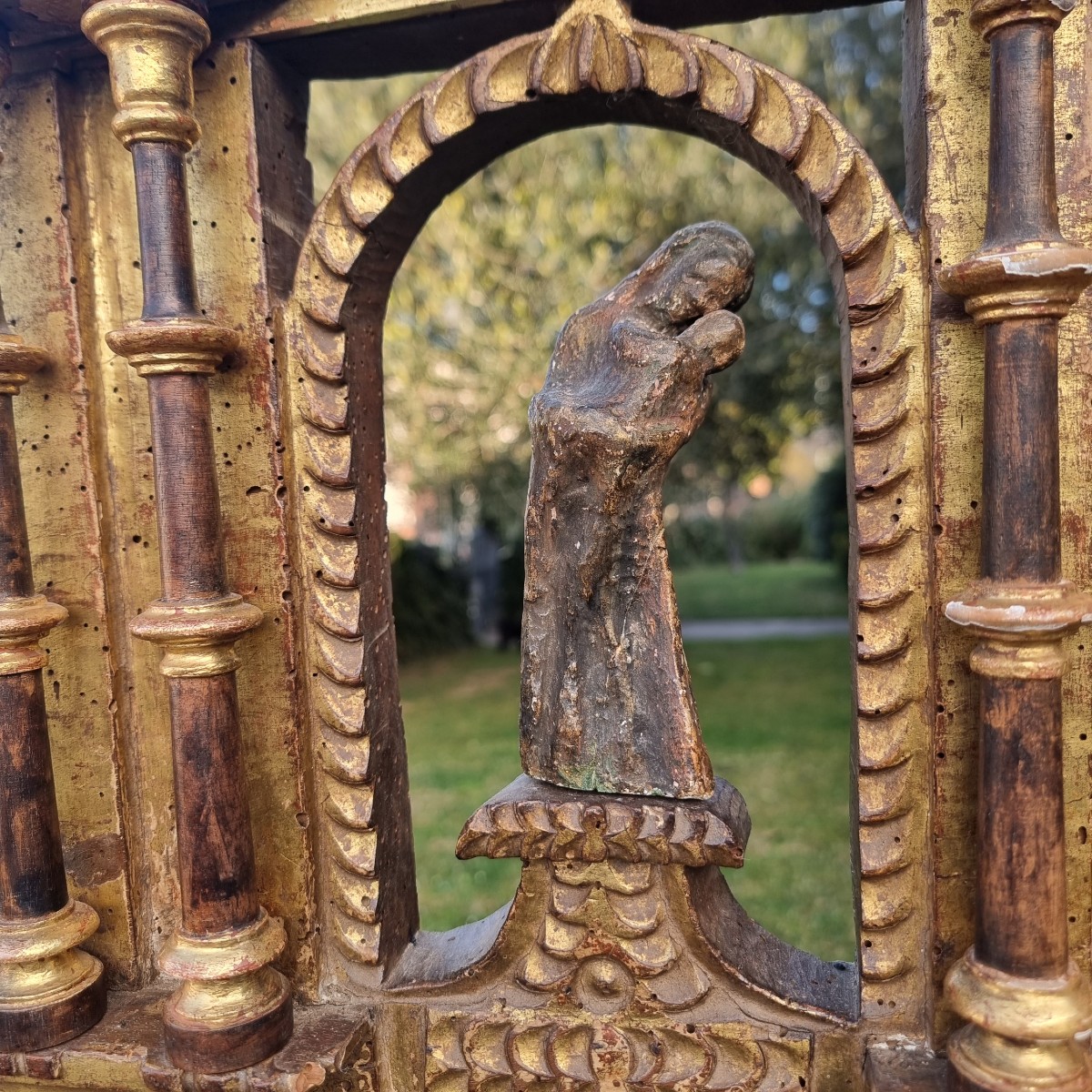 Lit en bois de noyer avec dorure du XVIIe siècle, Sardaigne, provenant d'un palais noble-photo-6