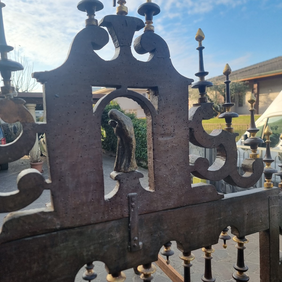 Lit en bois de noyer avec dorure du XVIIe siècle, Sardaigne, provenant d'un palais noble-photo-7