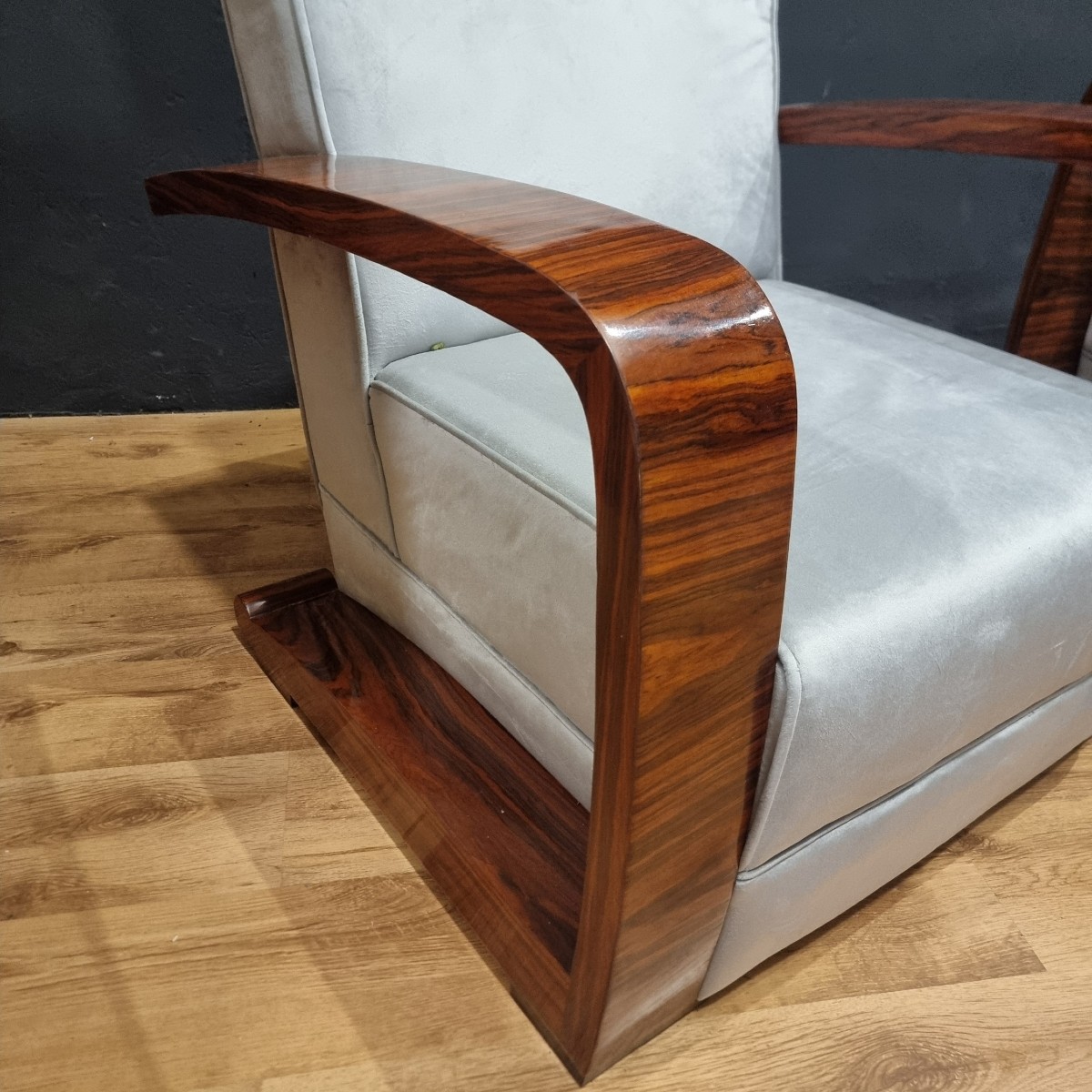 Paire de fauteuils de style vintage Art Déco accoudoirs en noyer canaletto-photo-2