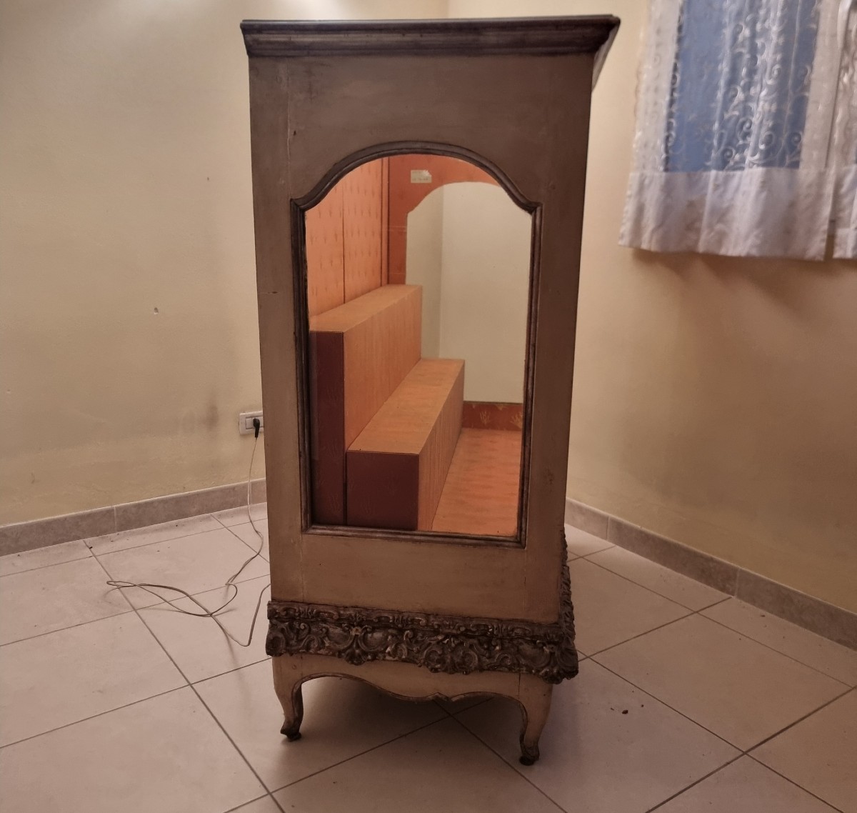 Late 18th-century Piedmontese Showcase Ivory Lacquered With Silver Mecca Cornice-photo-2