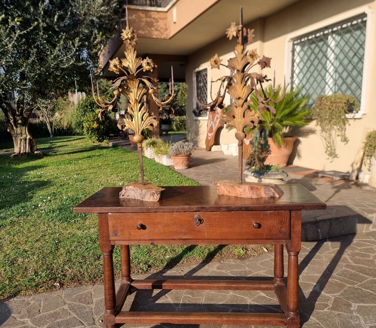 Paire de candélabres du XIXe siècle en tôle dorée-photo-2