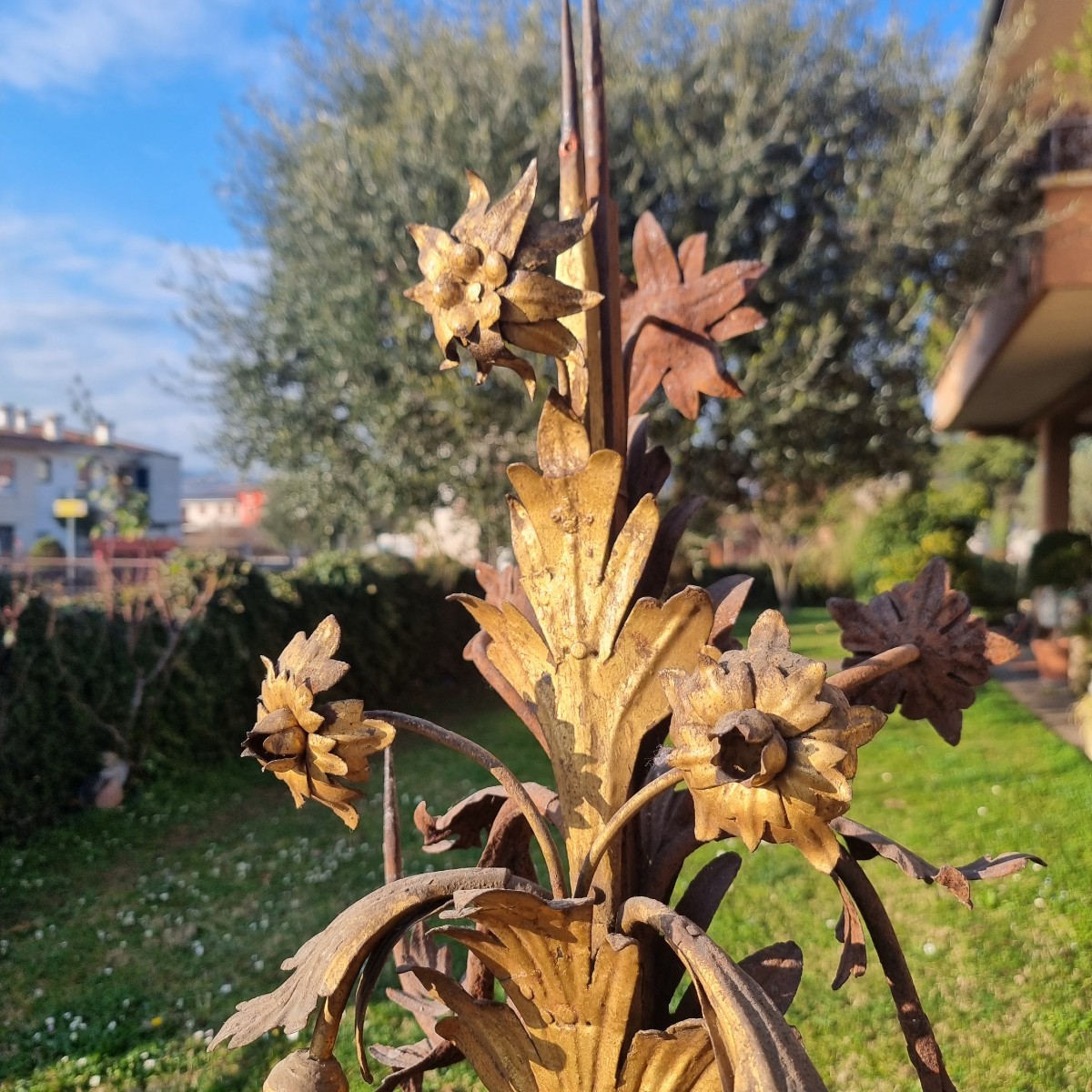 Paire de candélabres du XIXe siècle en tôle dorée-photo-3