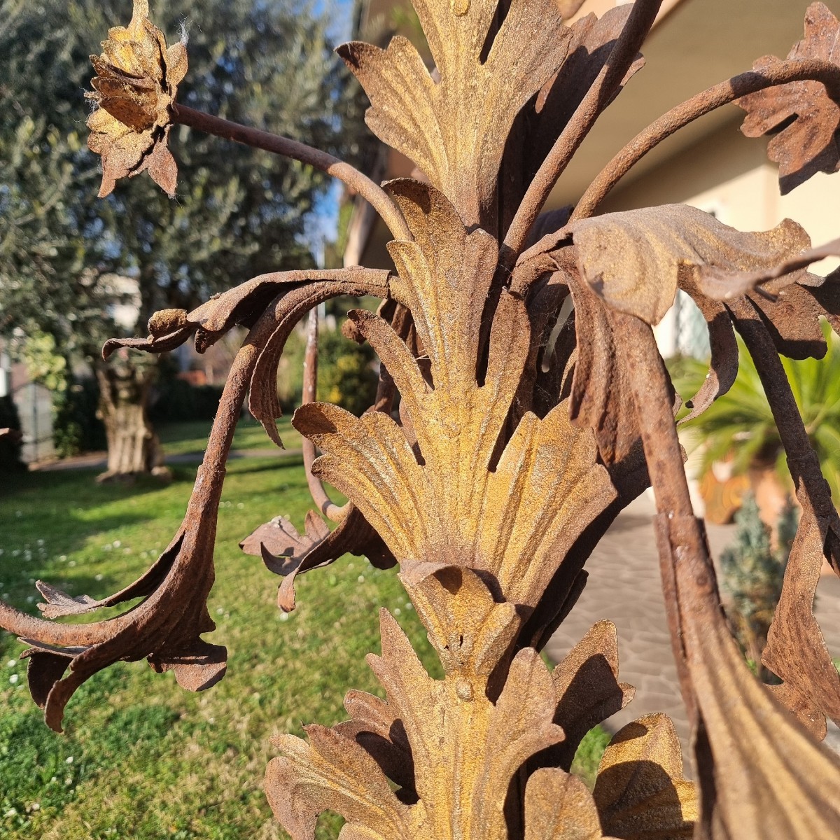 Paire de candélabres du XIXe siècle en tôle dorée-photo-6