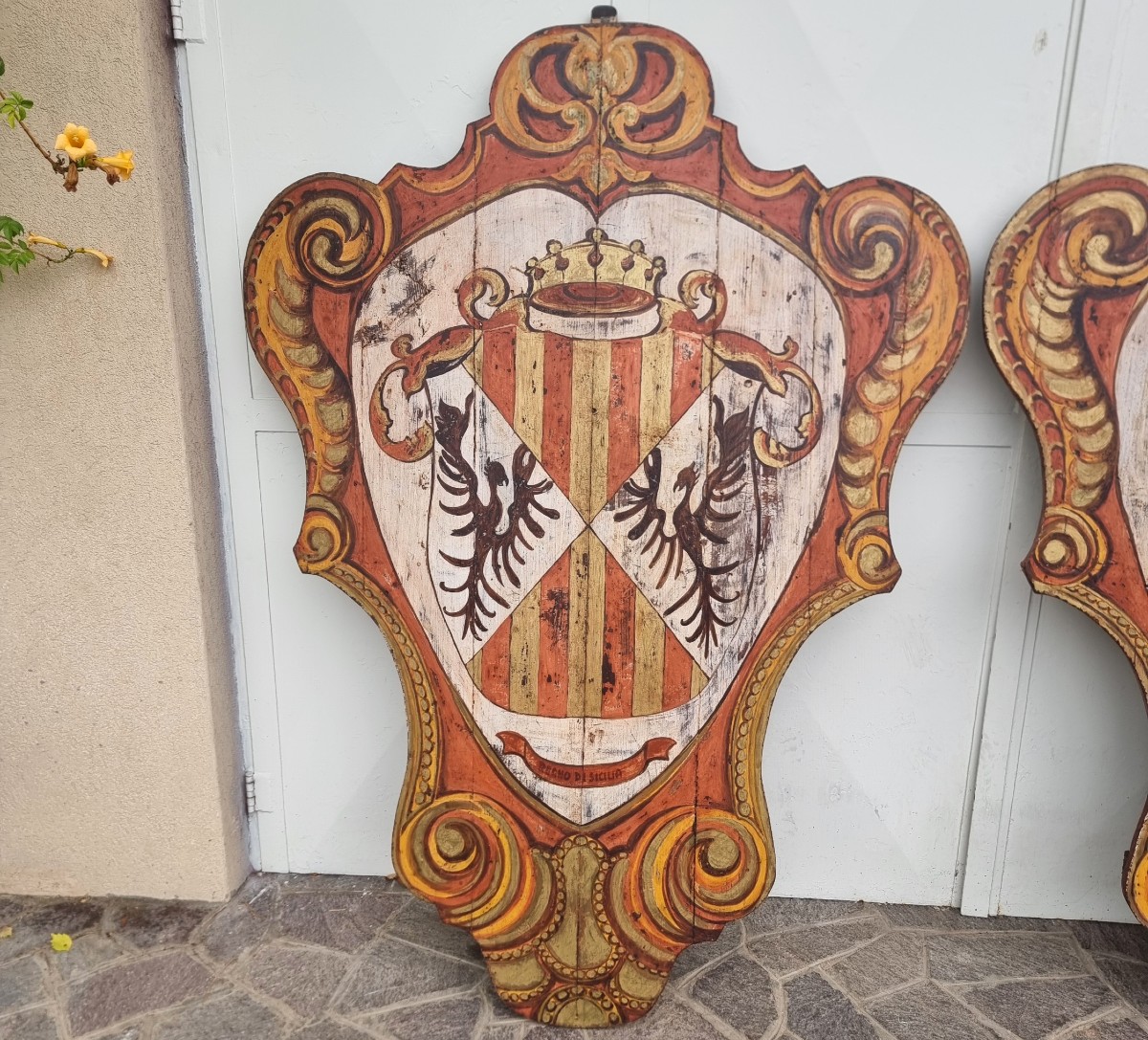Pair Of Painted Noble Wooden Shields From The 20th Century-photo-3