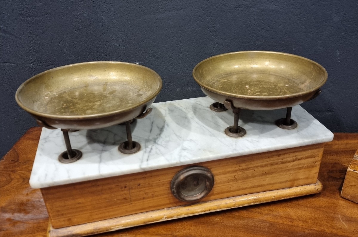 Balance 800 avec couvercle en marbre et poids d'origine-photo-3