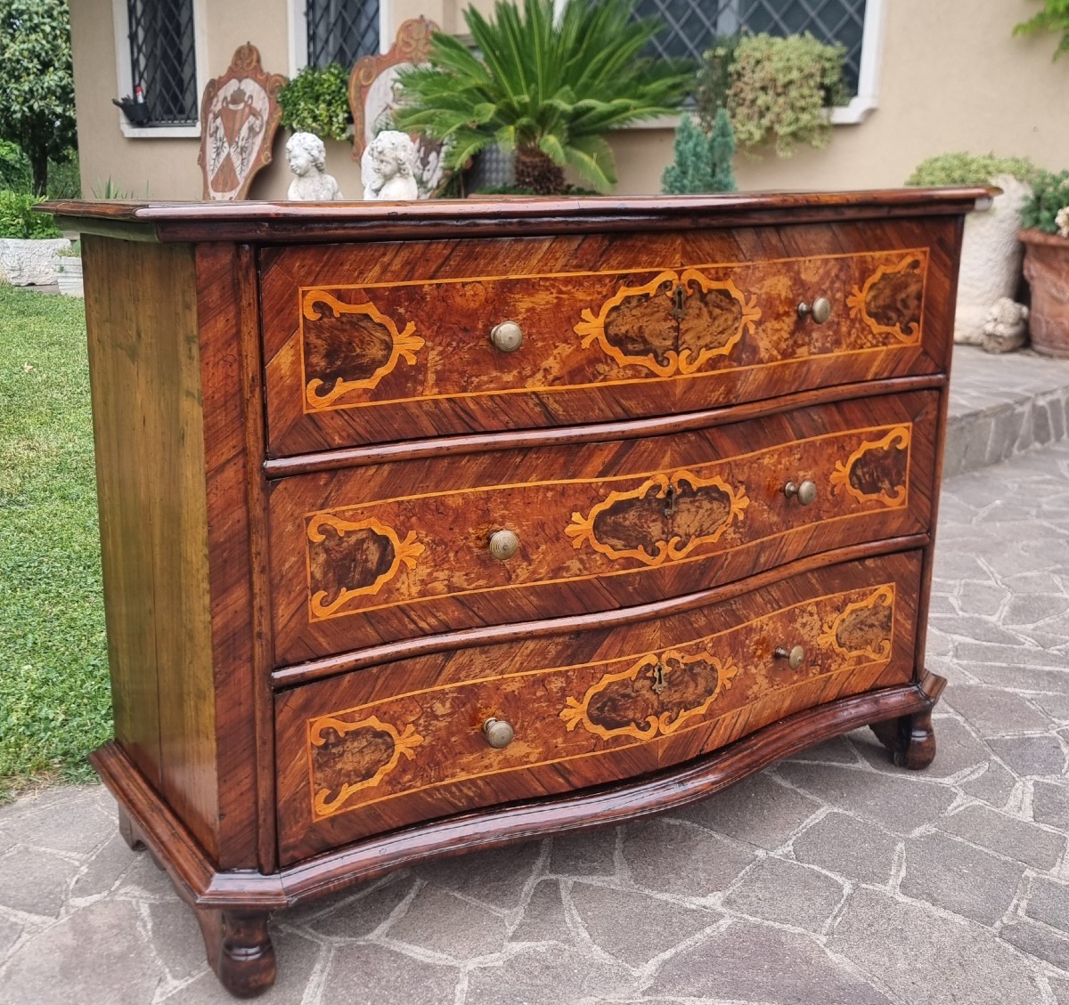 Commode lombarde de la fin du XVIIe siècle en noyer avec marqueterie-photo-3