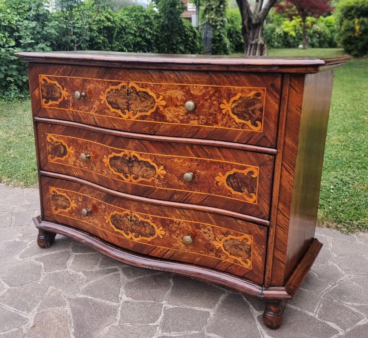 Commode lombarde de la fin du XVIIe siècle en noyer avec marqueterie-photo-2