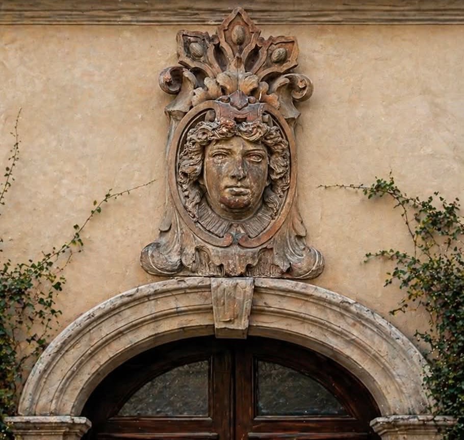 Mascherone aristocratique en terre cuite du XIXe siècle d'un ancien palais milanais-photo-2