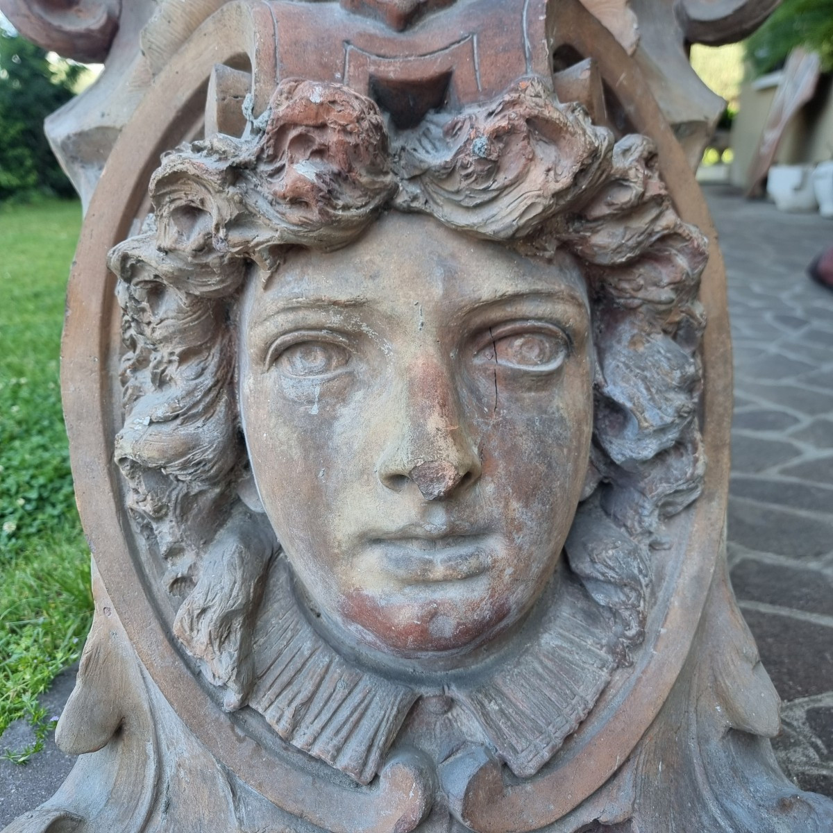 Mascherone aristocratique en terre cuite du XIXe siècle d'un ancien palais milanais-photo-2