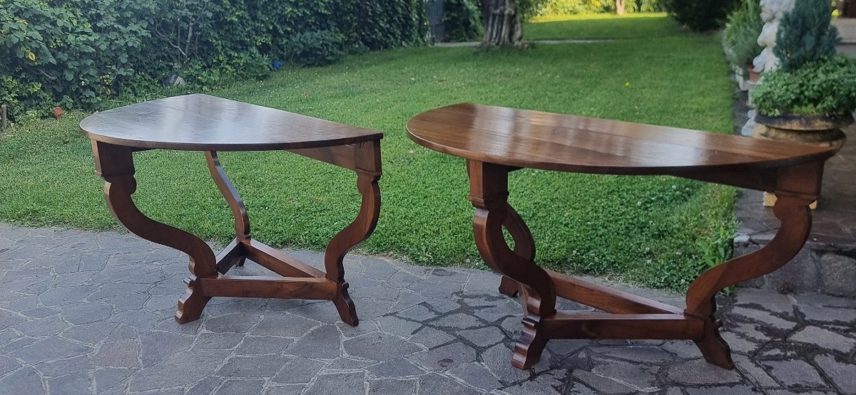 Pair Of 18th-century Tuscan Side Tables In Walnut-photo-2