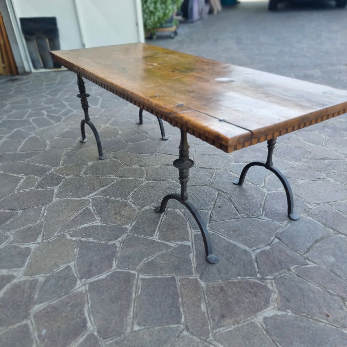 Coffee Table With A 17th-century Walnut Top And Wrought-iron Legs-photo-3