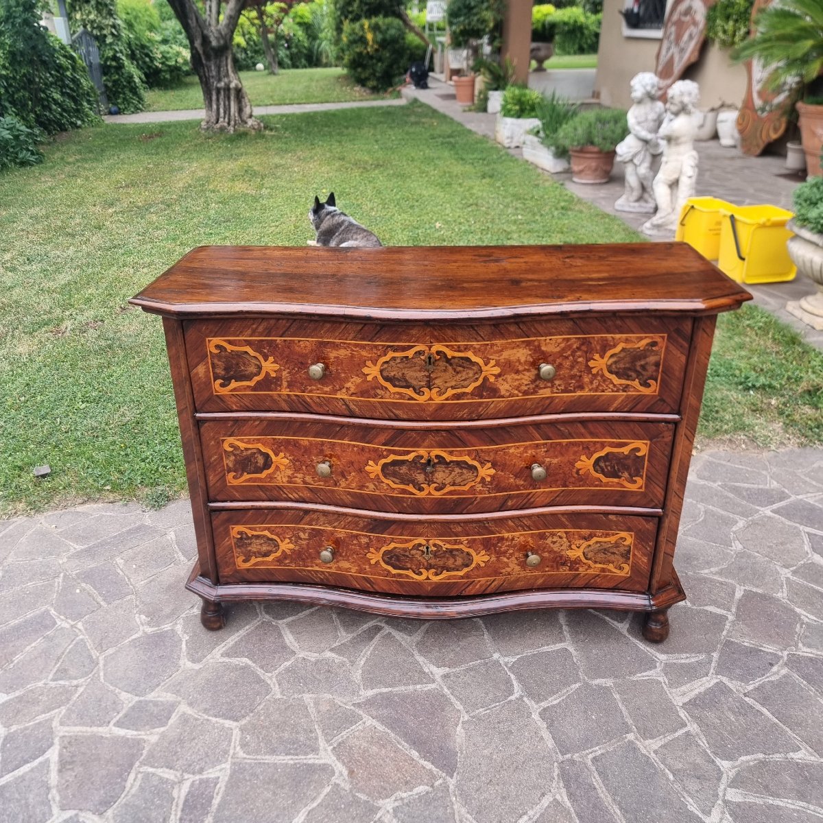 Commode lombarde de la fin du XVII siècle en noyer avec marqueterie-photo-2