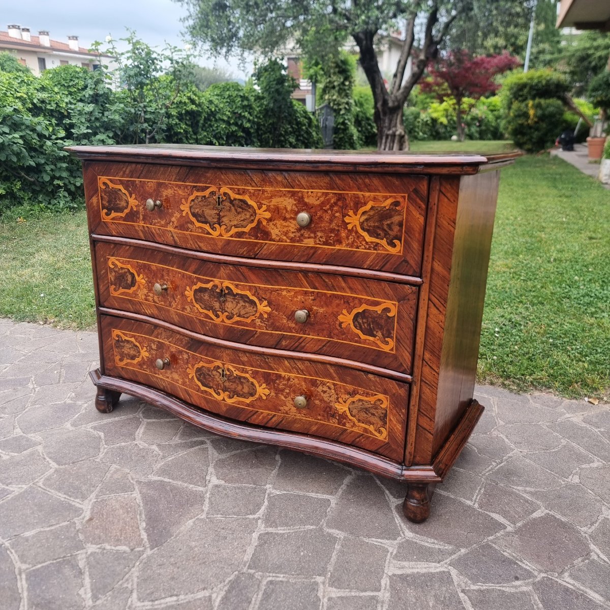 Commode lombarde de la fin du XVII siècle en noyer avec marqueterie-photo-2