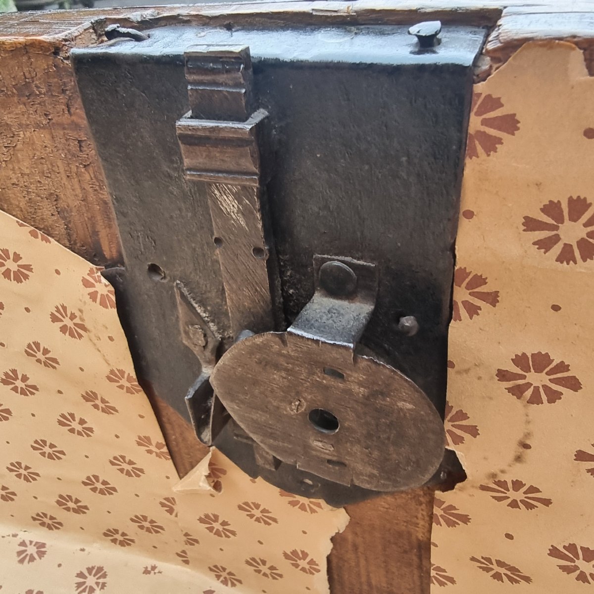 Commode lombarde de la fin du XVII siècle en noyer avec marqueterie-photo-5