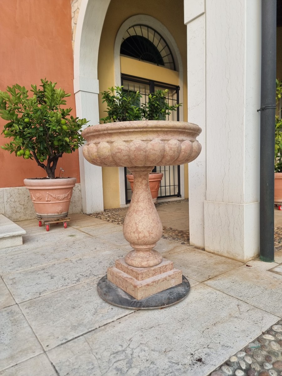 Paire d’bénitiers du XXe siècle en marbre rose de Vérone-photo-1