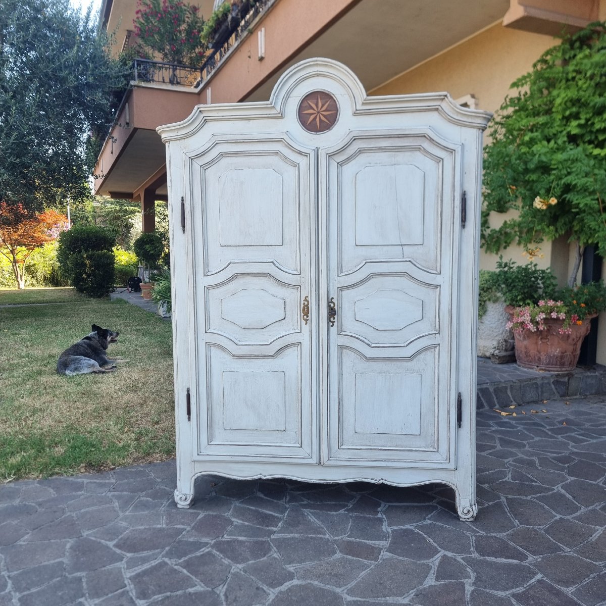 Armoire en noyer laqué du XIXe siècle provençal