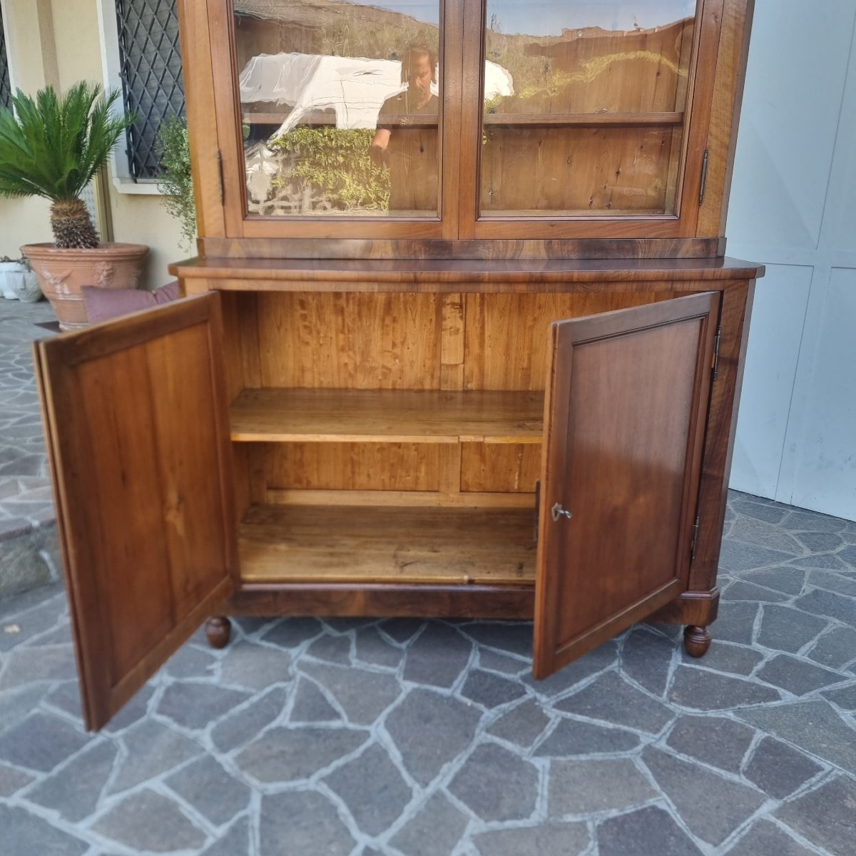 19th-century Venetian Walnut Display Bookcase-photo-4