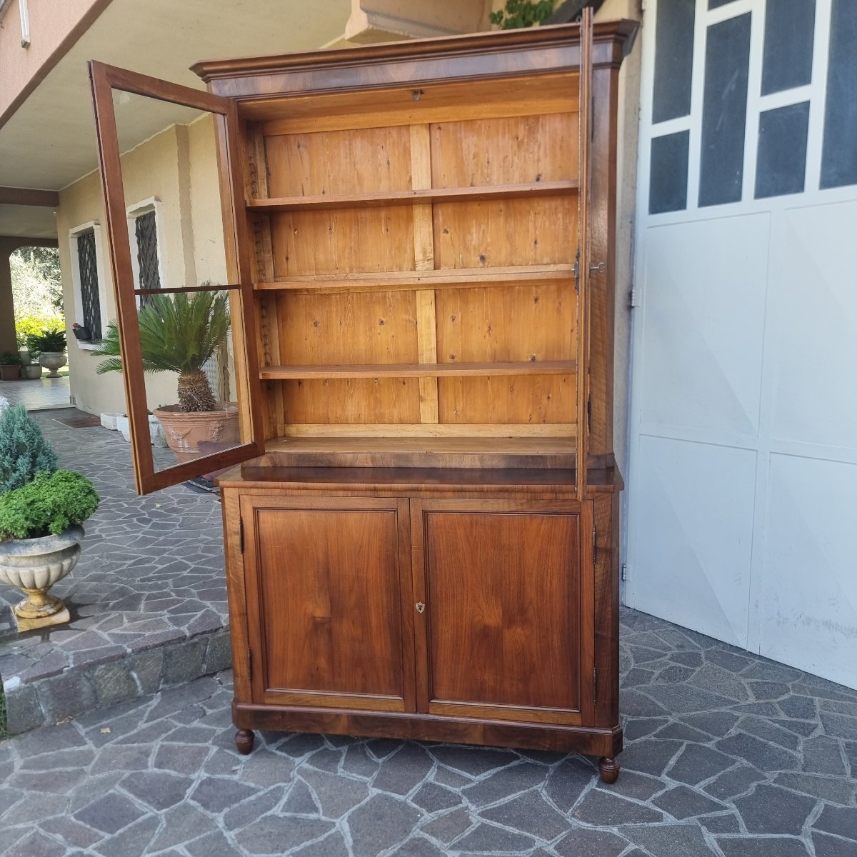 19th-century Venetian Walnut Display Bookcase-photo-5