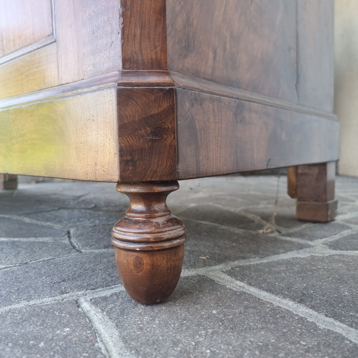 19th-century Venetian Walnut Display Bookcase-photo-8