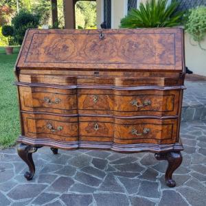 Louis XV Walnut Burl Bureau From Venice: A Masterpiece Of Elegance