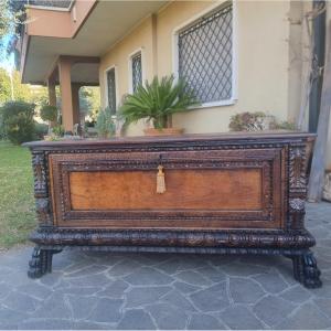 Coffre en chêne du XVIIe siècle du palais Sardegna