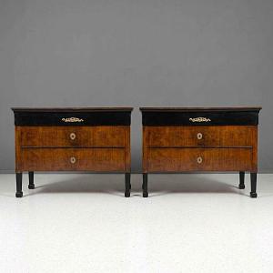 Paire de commodes 1790 Directoire en noyer de Bologne