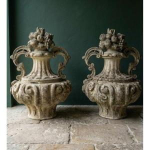 Paire de vases en pierre de Vicence du XIXe siècle provenant d'un palais vénitien