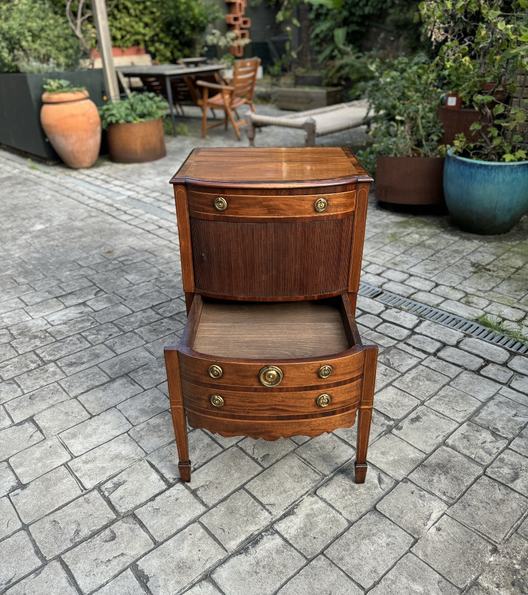Une paire de commodes de chevet en acajou d'époque George III-photo-1