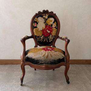 fauteuil louis XV avec tapisserie florale