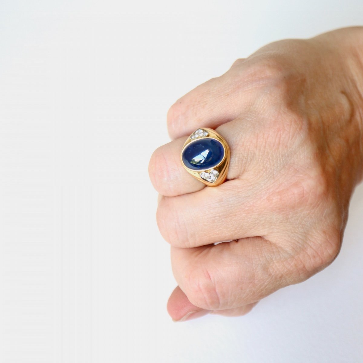 Repossi Bague En Or Jaune 18 Kt Godronnée Sertissant Un Important Saphir Cabochon 9,8 Kt-photo-1