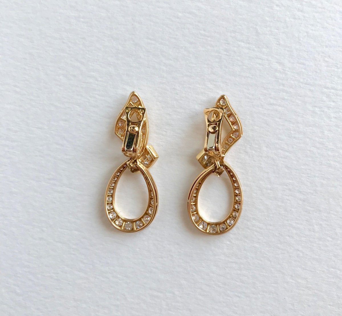 Boucheron Boucles D’oreilles En Or Jaune 18 Kt Serties De Diamants Motif Noeud Stylisé-photo-2