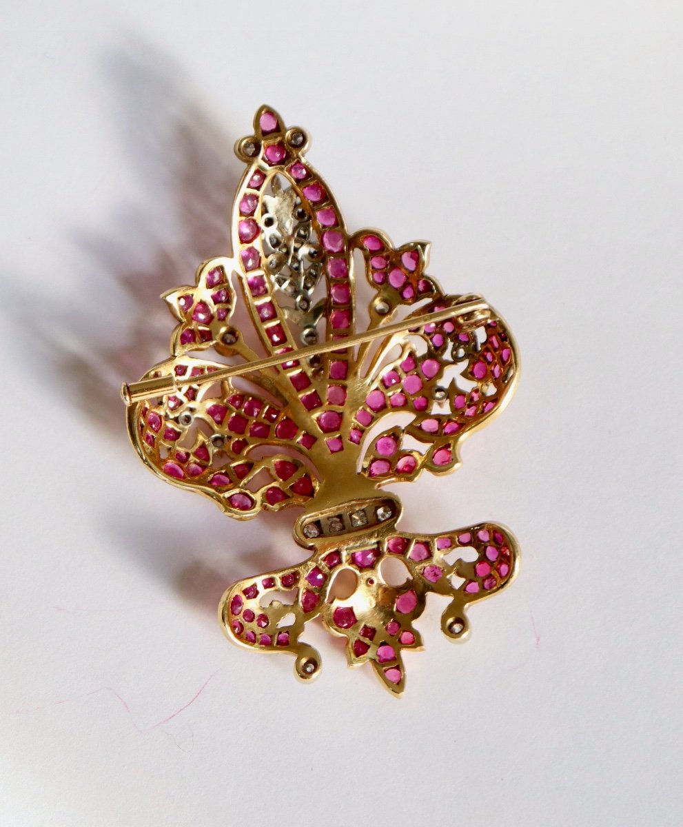 Broche à Fleur De Lys En Métal - Bijou Polyvalent Pour Vêtements Formels Ou Quotidiens - Fermoir Sécurisé - 5,5 X 2,7 Cm