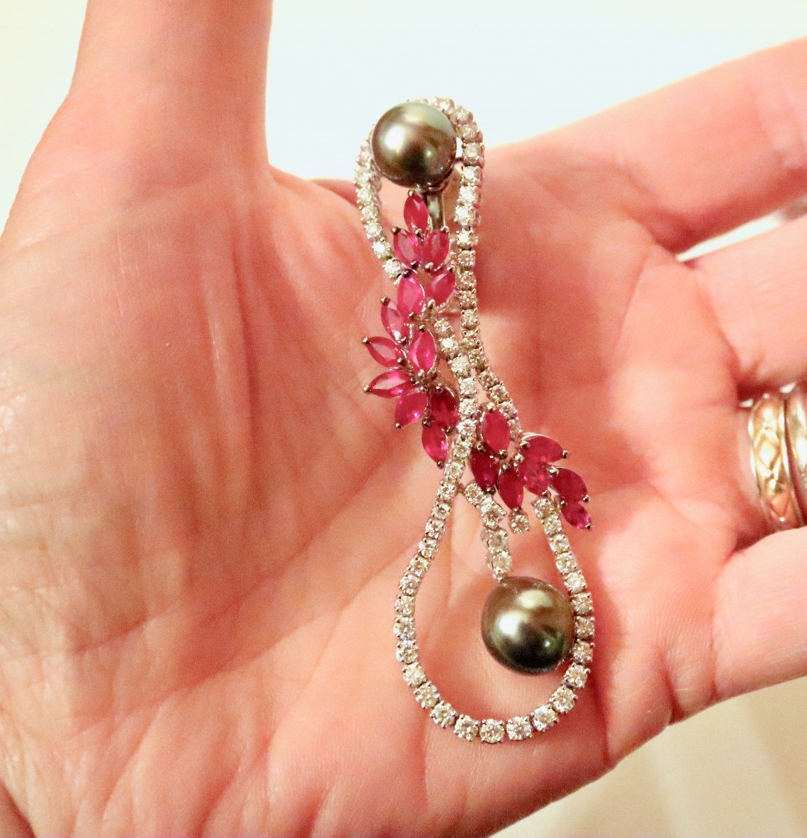 Mouawad Boucles d'Oreilles Pendantes Or Blanc Diamants Rubis-photo-4