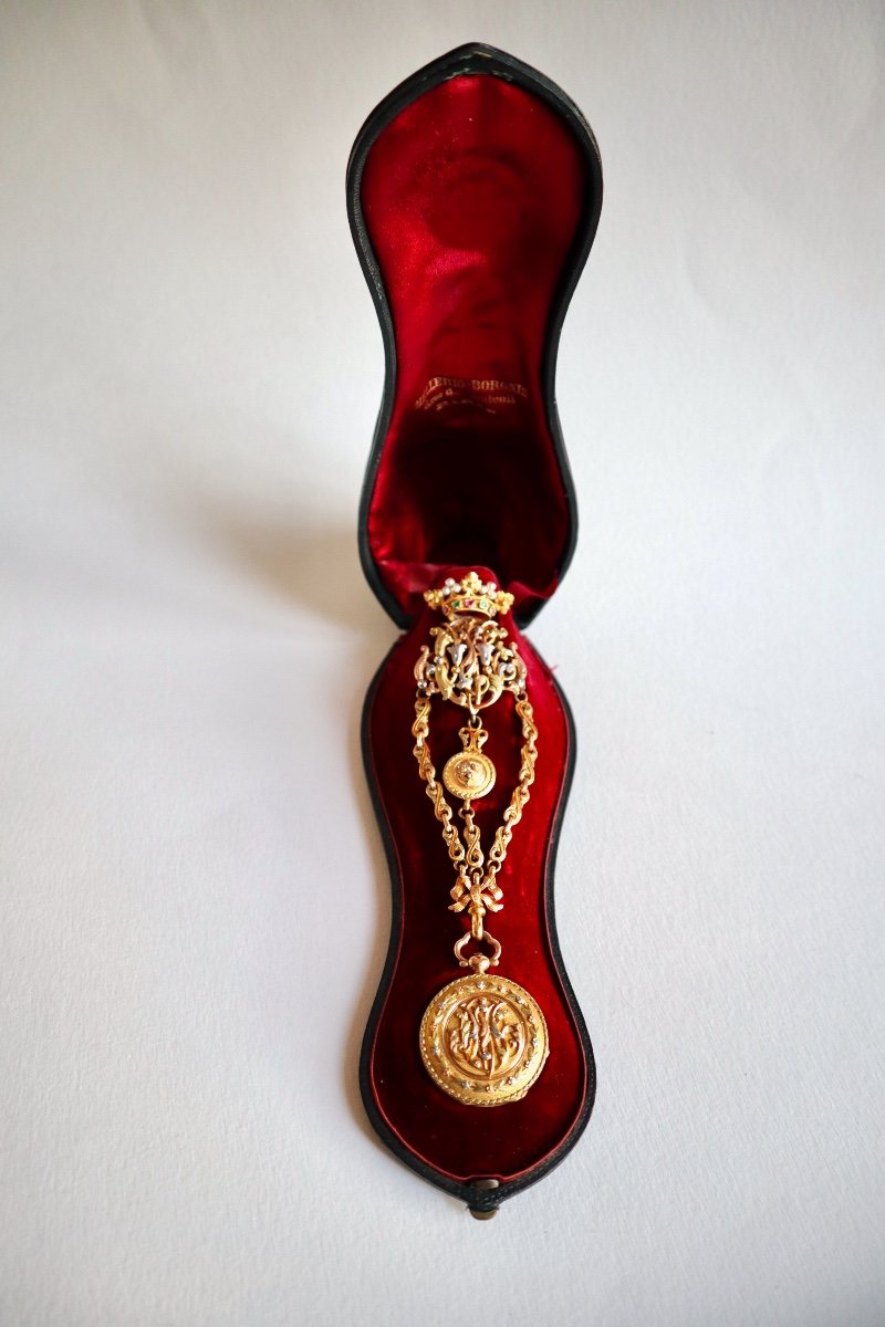 Mellerio - Borgnis Châtelaine In 18 Carat Yellow Gold