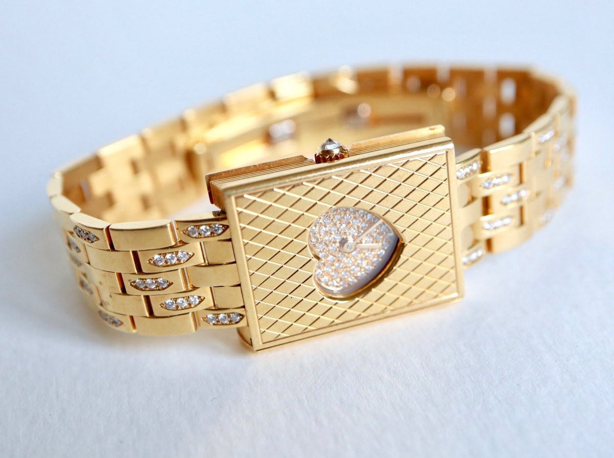 Corum Montre De Dame Livre Coeur En Or 18 Carats Nacre  Diamants